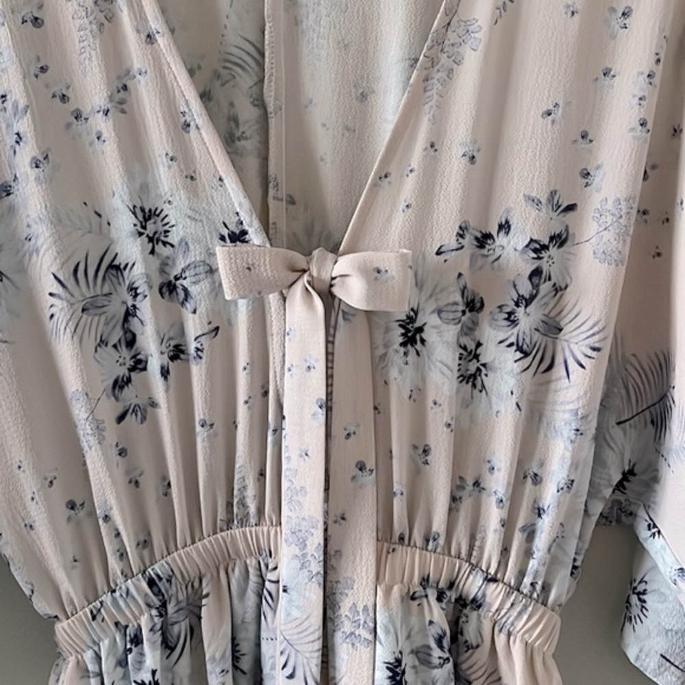 Flower Detail Romper - Picture 2 of 4